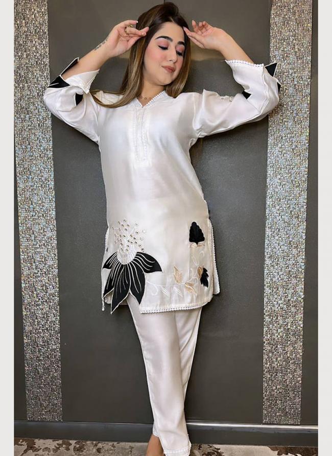 Cotton White Casual Wear Stylish Readymade Kurti With Bottom